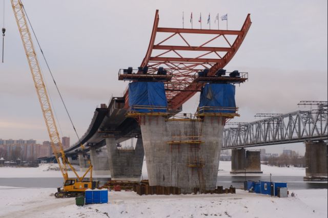 В Новосибирске четвертый мост через Обь достиг правого берега
