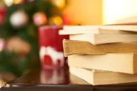 Настроение праздника. ТОП-10 книг для уютных зимних вечеров от филолога