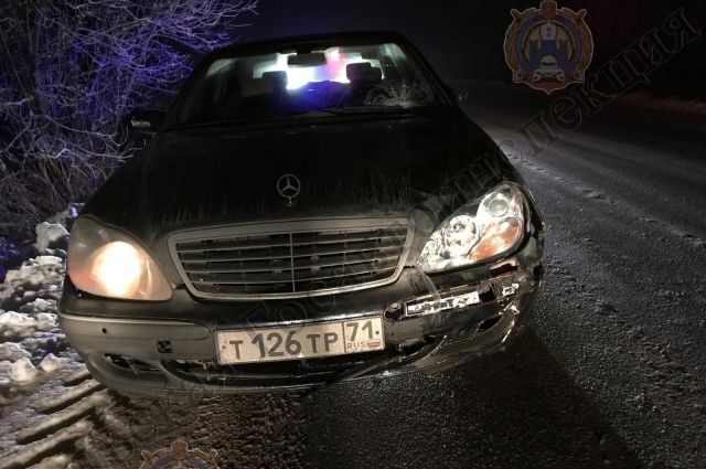 В Щекинском районе под колёсами Mercedes погибла женщина