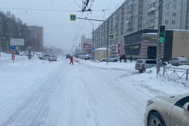 Водитель Toyota сбил 12-летнюю девочку на переходе в Новосибирске