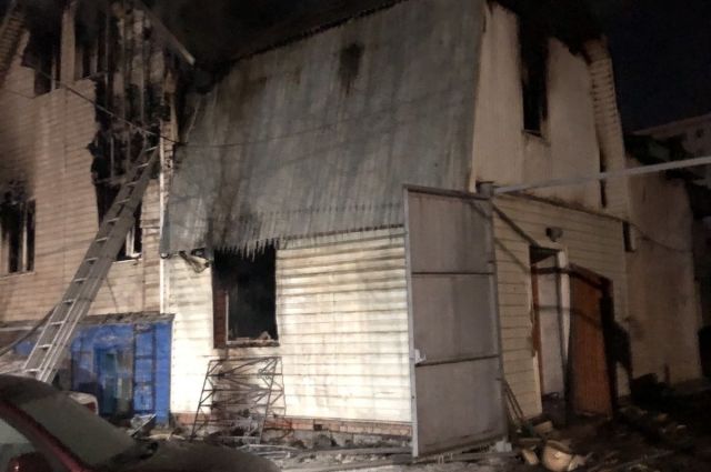 В МЧС назвали предположительную причину смертельного пожара на Пролетарской в Оренбурге.