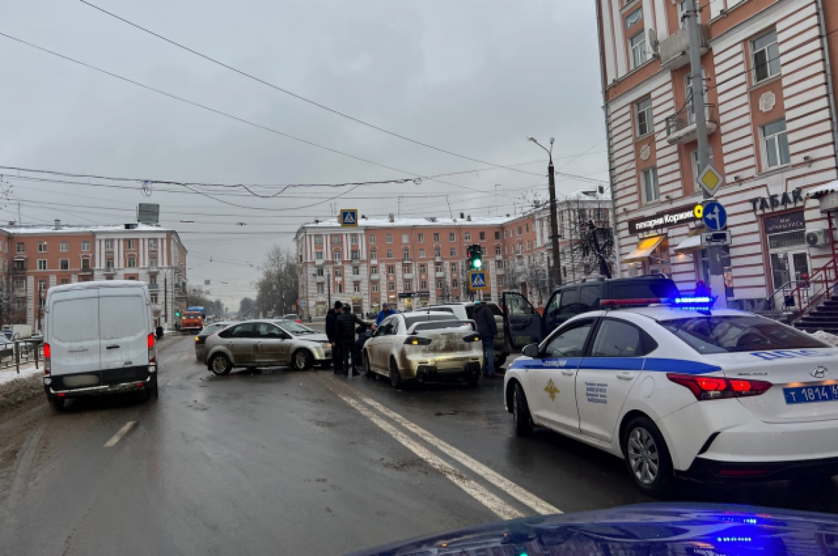 Орбита массовое тверь. ДТП на площади Терешковой Тверь. Пробка в Твери на площади Терешковой. Авария на Терешковой Тверь сегодня. Авария на площади Терешковой Тверь сегодня.