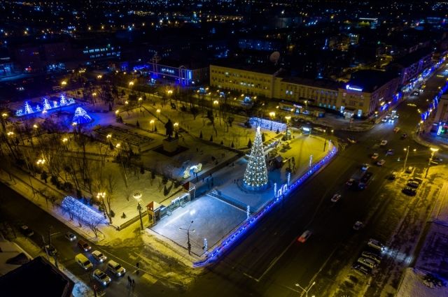 Городская елка на площади Ленина в Южно-Сахалинске. 