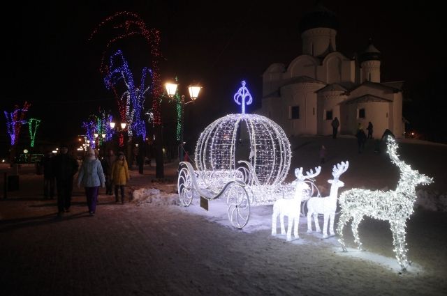На новогодние праздники Псковская область традиционно испытывает наплыв туристов. Фото Андрея Степанова.