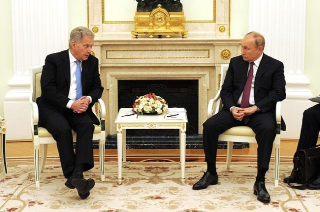 Путин обсудил ситуацию на Украине с президентом Финляндии