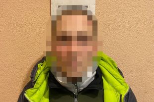 В Киеве карманник нанес ножом удар в грудь пассажиру троллейбуса