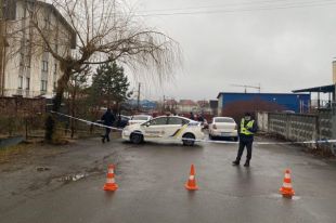 Под Киевом мужчина открыл огонь по людям: силовики взяли его штурмом