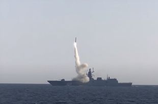 Пуск гиперзвуковой ракеты «Циркон» с борта фрегата «Адмирал Горшков» в Баренцевом море.