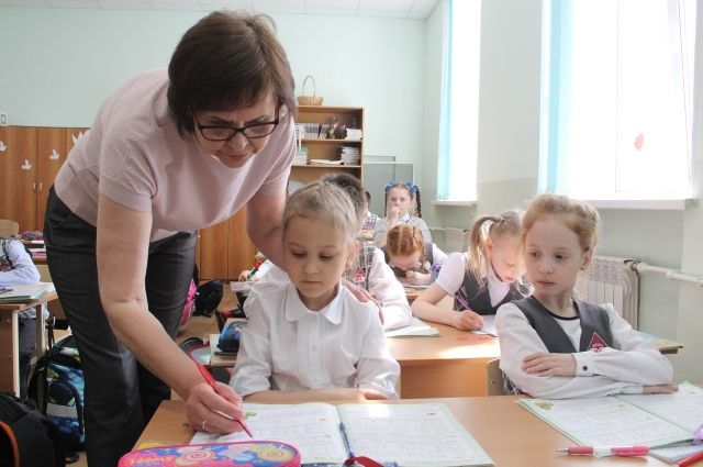 Некоторым учителям Оренбуржья намерены повысить зарплату до средней оплаты труда педагогов по региону. 