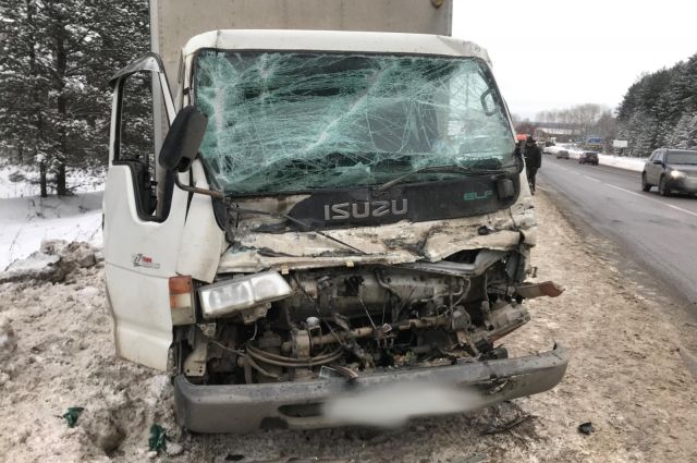 Травмы различной степени тяжести получил водитель Isuzu и его 43-летний пассажир.