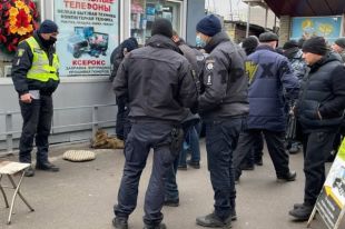 В Харькове мужчина выстрелил в человека из-за ссоры на рынке: подробности
