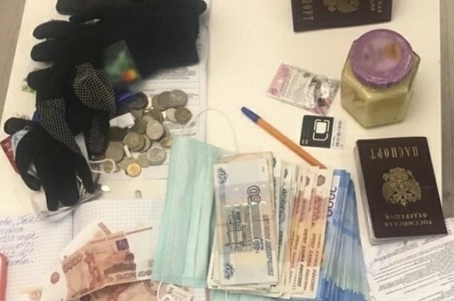 Владимирские оперативники поймали мошенниц с сувенирными деньгами