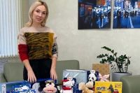 Светлана Зворыгина направила детям подарки