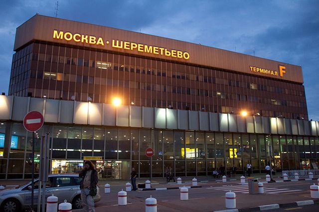 Пассажиры рассказали об инциденте с поливальной машиной в Шереметьево