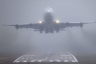 Накрыл густой туман: в аэропорту Львова отменяют и задерживают рейсы.