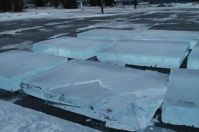 Вандалы разбили плиты, предназначенные для ледяного городка в Новотроицке