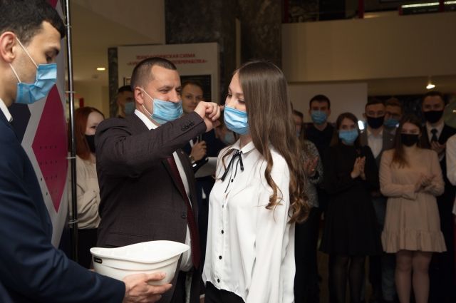 В штат сотрудников структурных подразделений предприятия приняты 55 молодых работников.