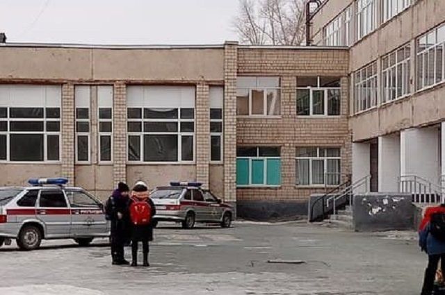 Пьяный мужчина ворвался в школу Новотроицка