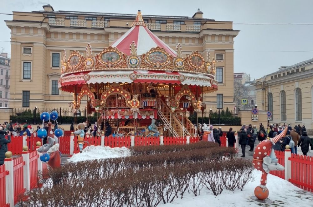 Манежная площадь санкт петербург ярмарка. Манежная площадь Санкт-Петербург ярмарка Новогодняя 2022. Новогодняя ярмарка в СПБ 2022 на Манежной площади. Манежная площадь СПБ 2022. Ярмарка на Манежной площади 2022.