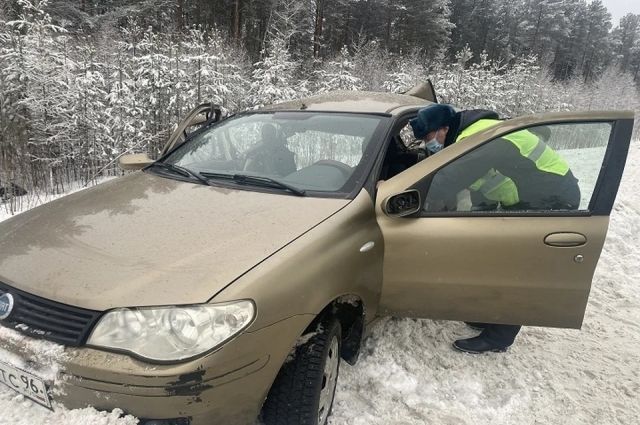 Двое погибли в ДТП с грузовиком на трассе в Свердловской области