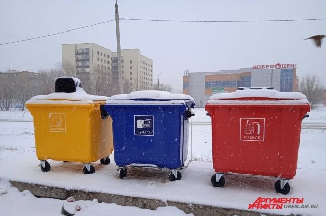 В Оренбурге местные жители критикуют новые контейнеры. 