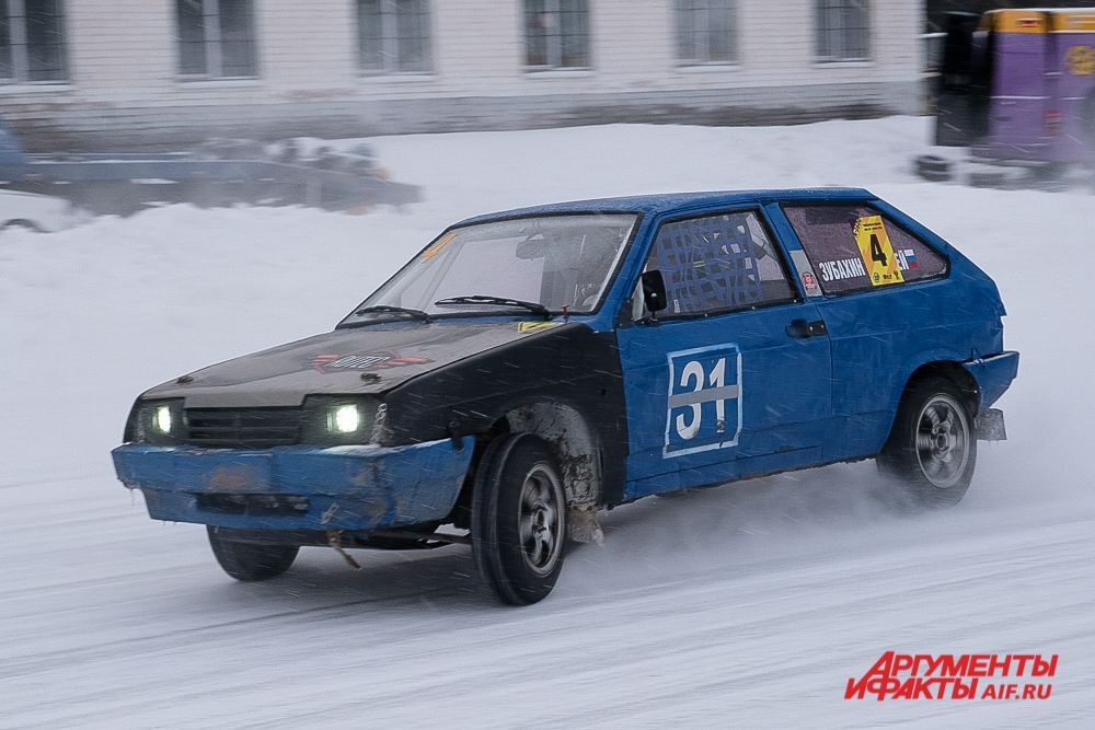 Автогонки на льду в Перми «Трек 400».
