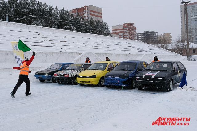 Автогонки на льду в Перми «Трек 400». Фотолента