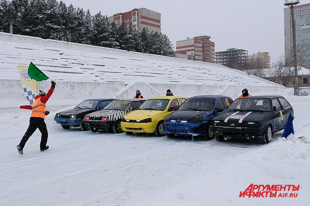 Автогонки на льду в Перми «Трек 400».