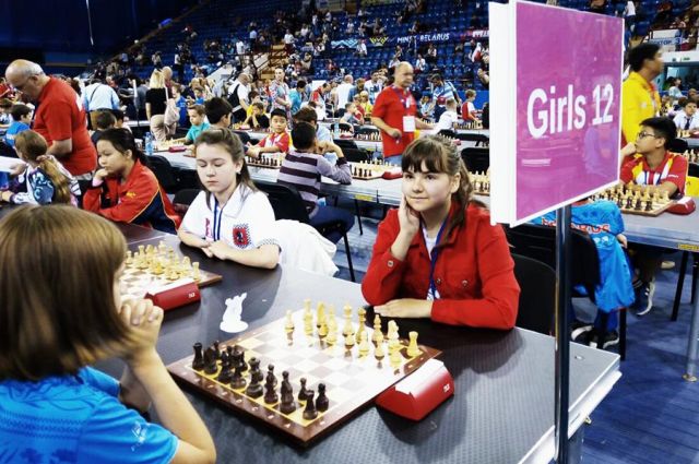 Играть вживую Вероника Шубенкова (на фото справа) любит больше всего.