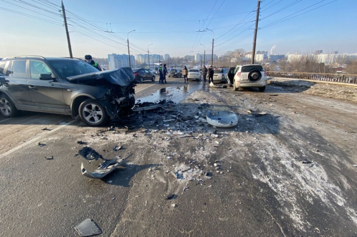 В Хабаровске на мосту столкнулись 4 автомобиля | АиФ Хабаровск