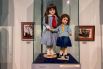Кукла «Королева Луиза» (слева), кукла фабрики Kammer & Reinhardt, 1900-е г. (справа).