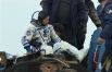 Японский космический турист Юсаку Маэдзава во время эвакуации из спускаемого аппарата транспортного пилотируемого корабля «Союз МС-20» после посадки в степи юго-восточнее от города Жезказган