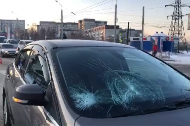 Мужчина погиб под колесами иномарки в Иркутске 20 декабря