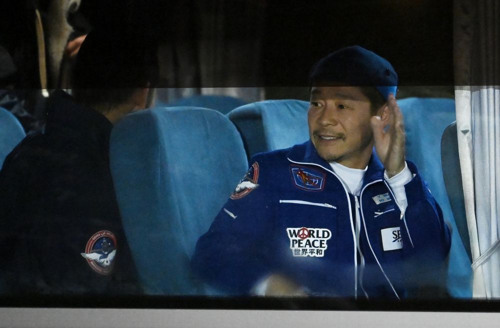 Японский космический турист Юсаку Маэдзава перед церемонией встречи в Центре подготовки космонавтов имени Ю.А. Гагарина в Звёздном городке