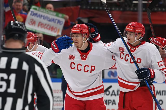 Во время матча турнира «Кубок Первого канала» между сборными командами России и Финляндии.