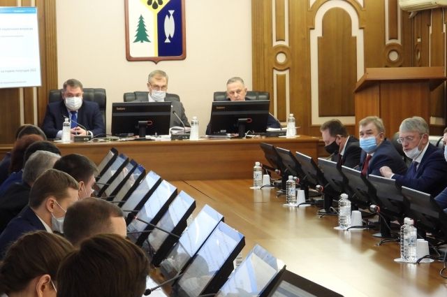 Председатель Думы Алексей Сатинов предложил департаменту ЖКХ при уточнении бюджета в 1 квартале изыскать дополнительные средства и увеличить частоту уборки внутриквартальных проездов