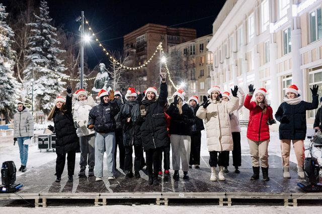 Город-юбиляр с энтузиазмом «работает» сейчас Новогодней столицей России.