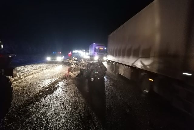 Два человека погибли в ДТП с грузовиками на трассе в Челябинской области