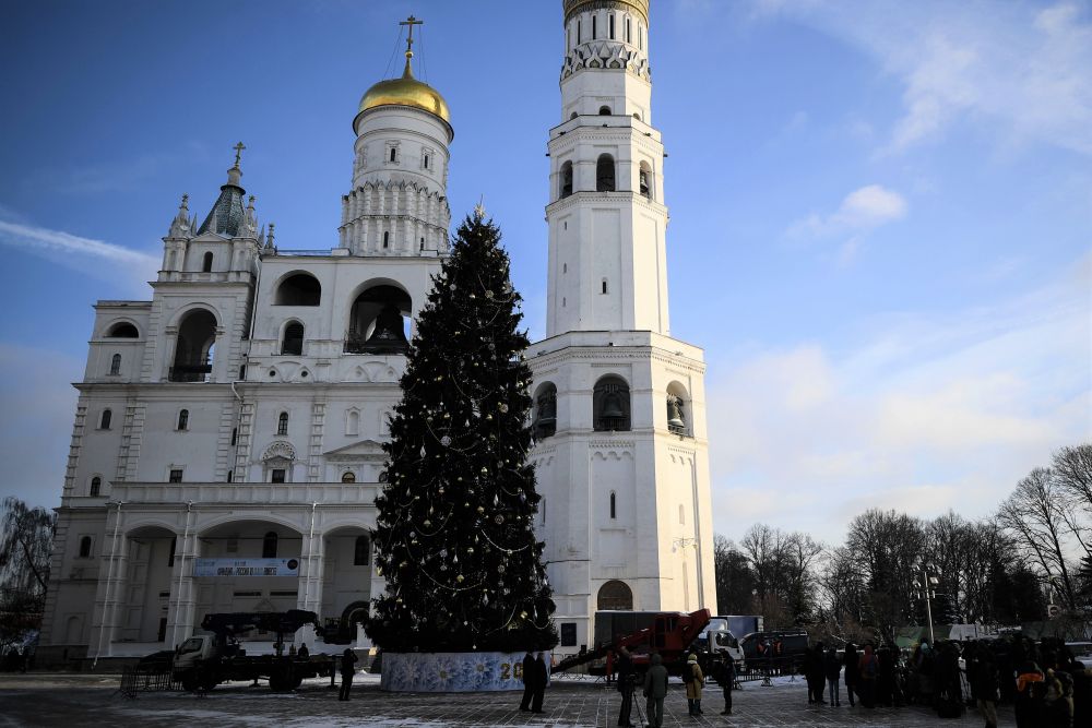 Главная новогодняя ёлка страны на Соборной площади в Кремле