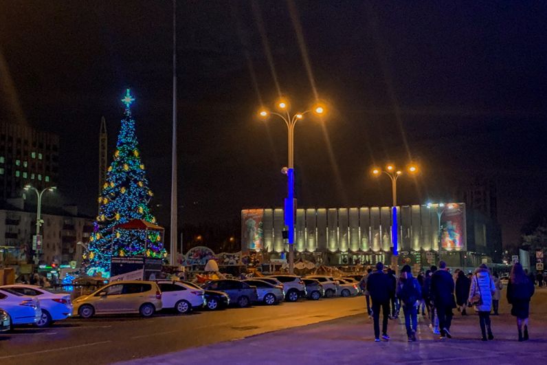 Главная городская елка на Театральной площади в Краснодаре.