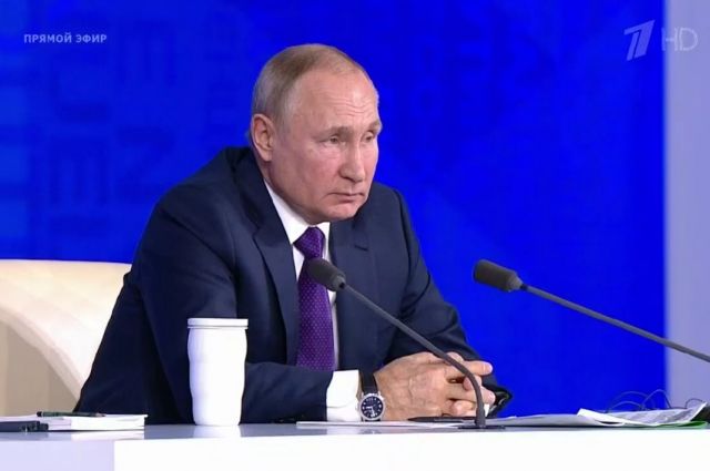 Путин пообещал разобраться с ипотекой в домах, признанных аварийными