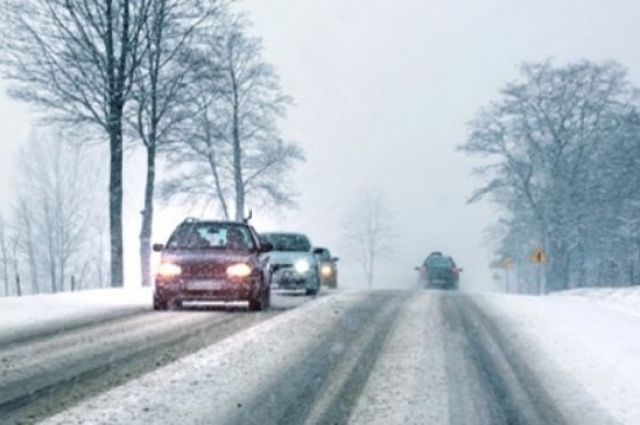 Погода стала причиной 12 аварий на дорогах Омска