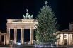 Рождественская елка у Бранденбургских ворот в Берлине.