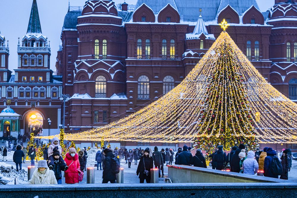 Новогодняя елка на Манежной площади в Москве.