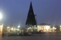 На главной площади Махачкалы устанавливают новогоднюю ёлку. Фото: 