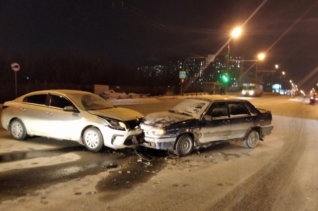 30-летняя пассажирка ВАЗа травмирована в ДТП в Ижевске