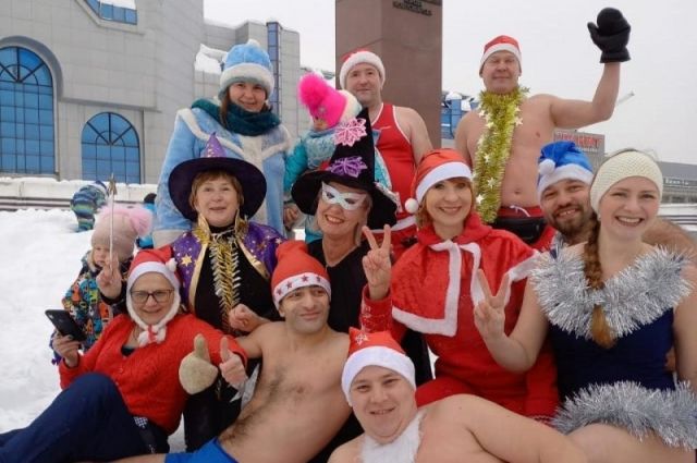 По Новосибирску пробежали Деды Морозы в красных трусах
