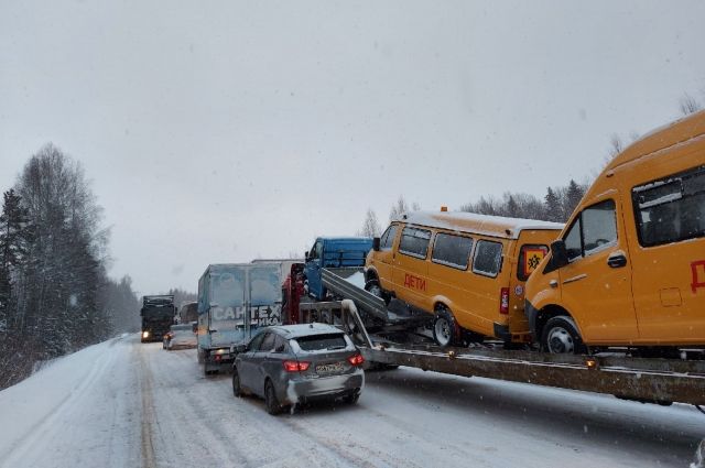 Снегопад сковал движение на границе Удмуртии и Пермского края