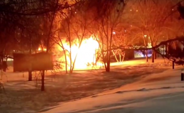 Павильон загорелся на Михайловской набережной в Новосибирске