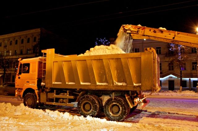 В Самаре более 340 единиц техники расчищали улицы после снегопада